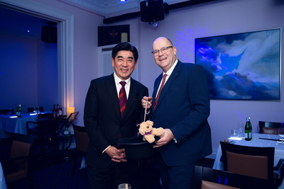 v.l. Tashi Takang mit Thomas Schreiber v.l. Tashi Takang mit Thomas Schreiber