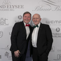 v.l. Hubert Neubacher, Inhaber Barkassen-Meyer, und Lebenspartner Norbert Wiwianka v.l. Hubert Neubacher, Inhaber Barkassen-Meyer, und Lebenspartner Norbert Wiwianka